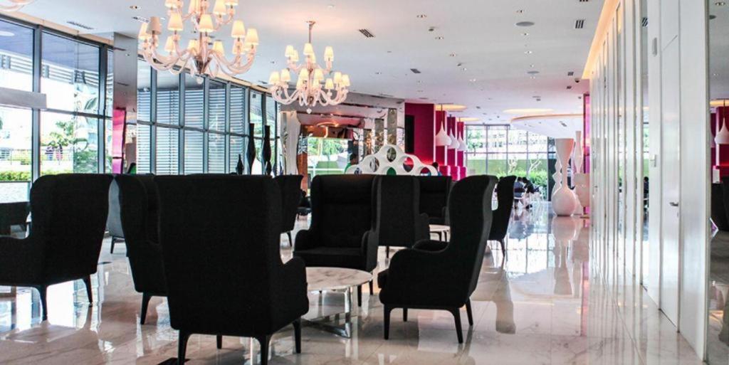 Azure Urban Resort Staycation Манила Екстериор снимка