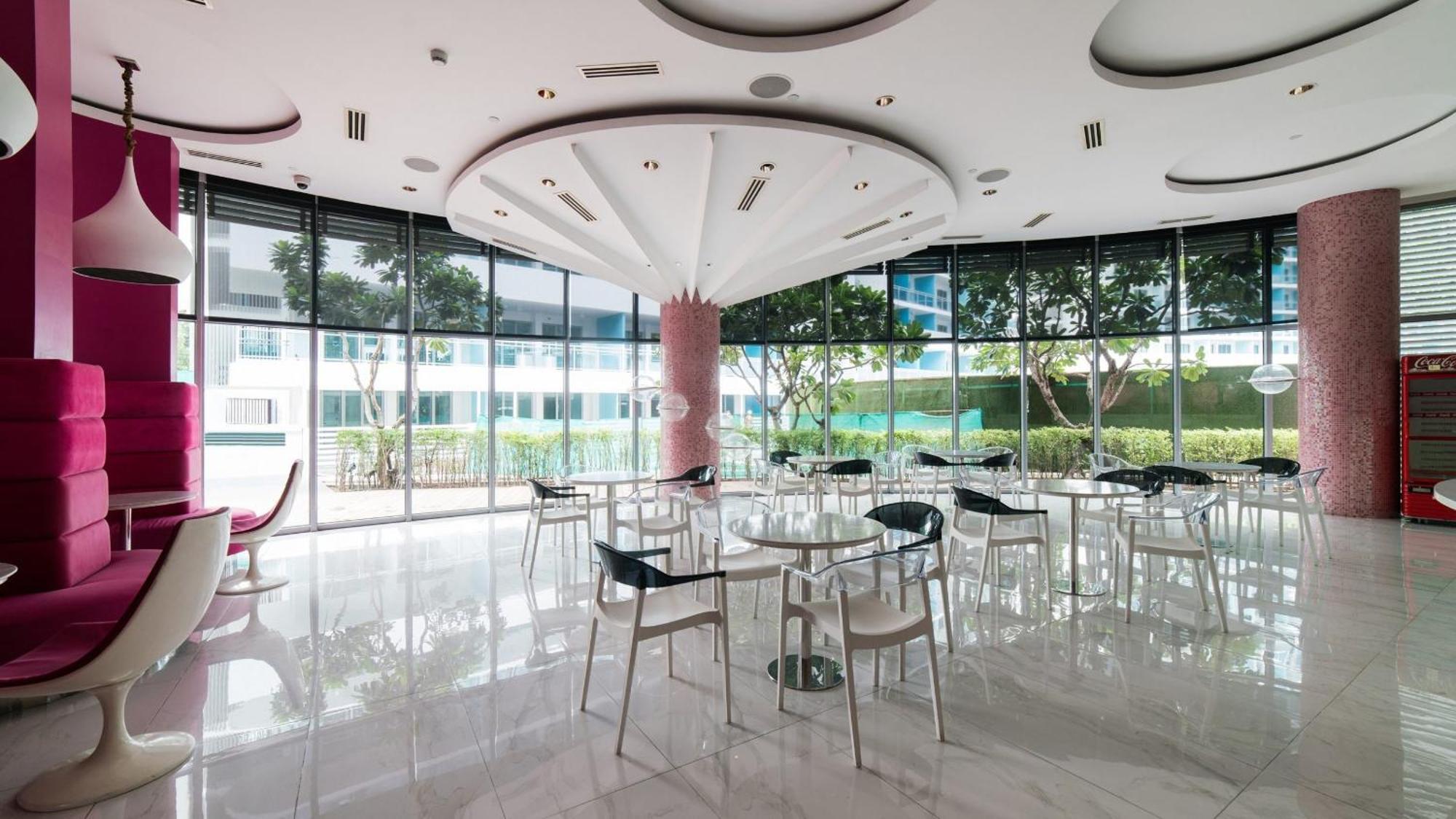 Azure Urban Resort Staycation Манила Екстериор снимка